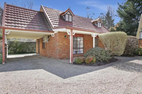 Cedar Cottage - Unit 3 Tudor Village, Bright